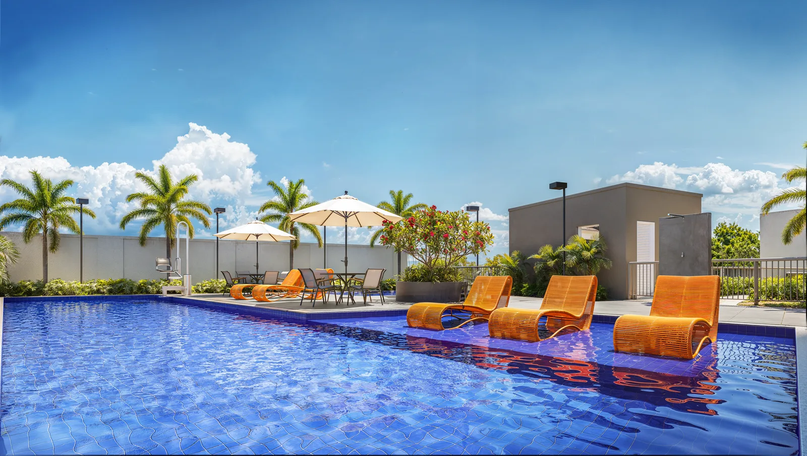 Piscina e solarium